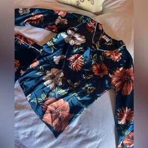 ANNA KAY 2pc long sleeve Silky Sleep Set fits like a Small / XS Pajamas